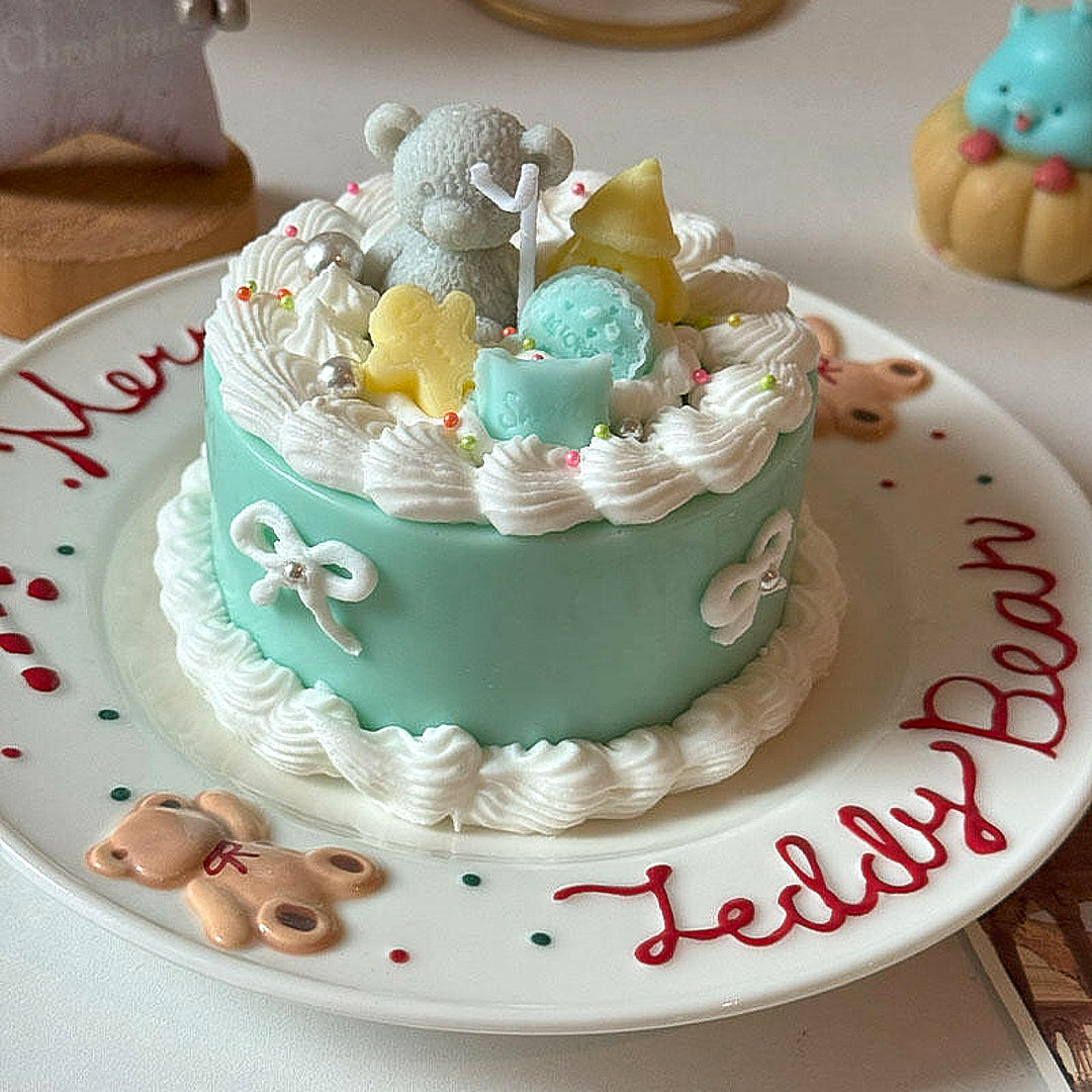 Cute blue bear lace cake shape aromatherapy candle orchid and cream scent suitable for birthday gifts, Valentine's Day gifts, anniversary gifts, graduation gifts
