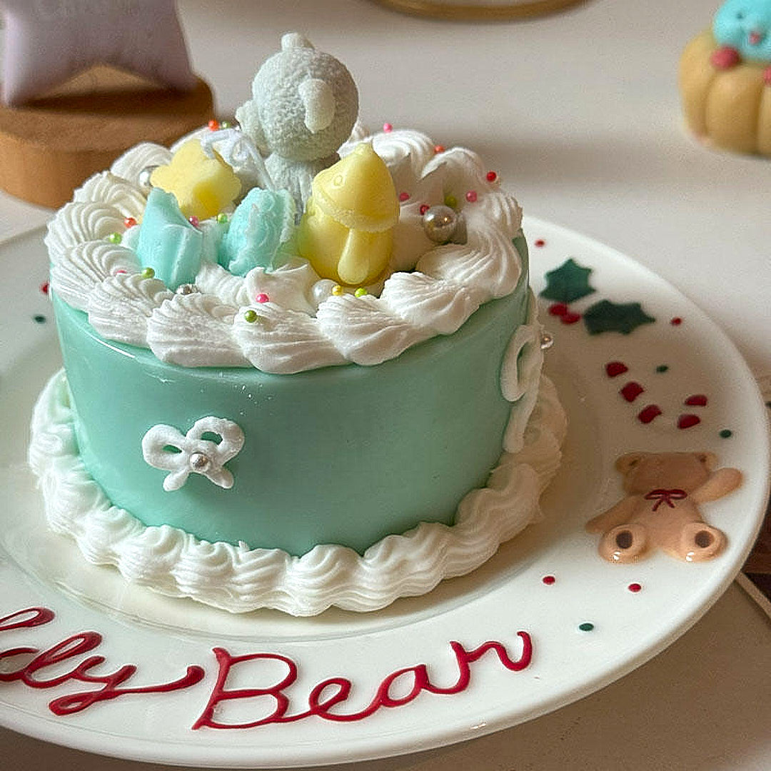 Cute blue bear lace cake shape aromatherapy candle orchid and cream scent suitable for birthday gifts, Valentine's Day gifts, anniversary gifts, graduation gifts