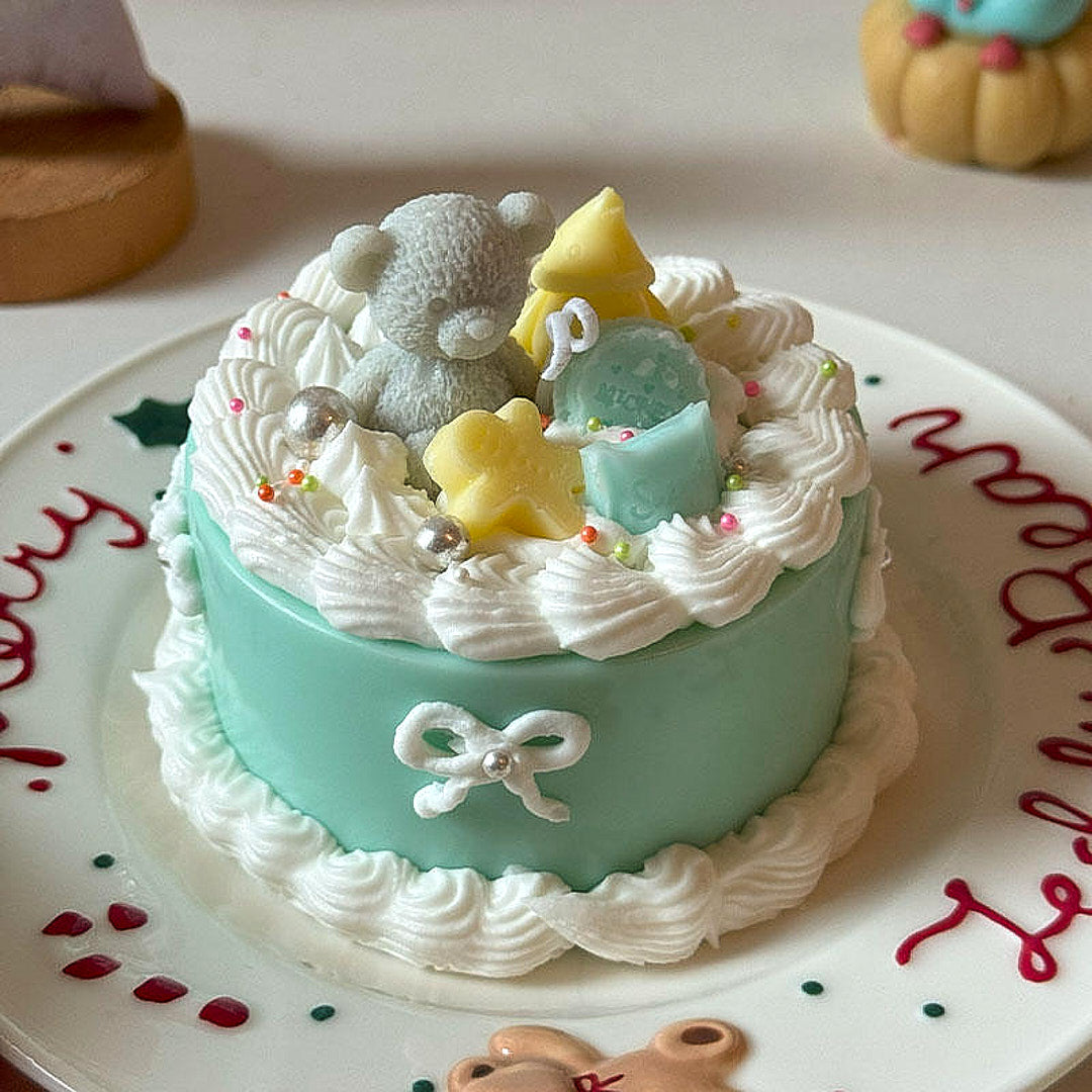 Cute blue bear lace cake shape aromatherapy candle orchid and cream scent suitable for birthday gifts, Valentine's Day gifts, anniversary gifts, graduation gifts