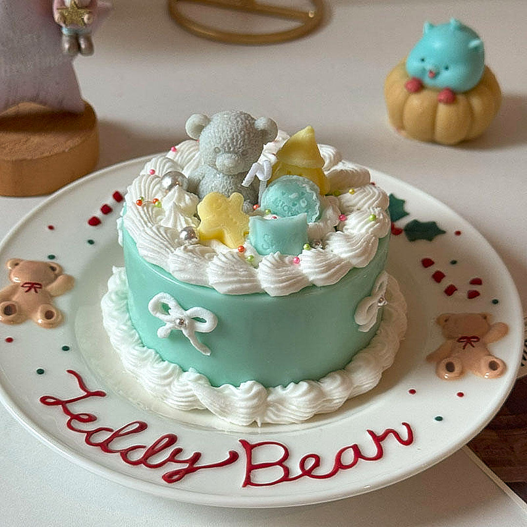 Cute blue bear lace cake shape aromatherapy candle orchid and cream scent suitable for birthday gifts, Valentine's Day gifts, anniversary gifts, graduation gifts