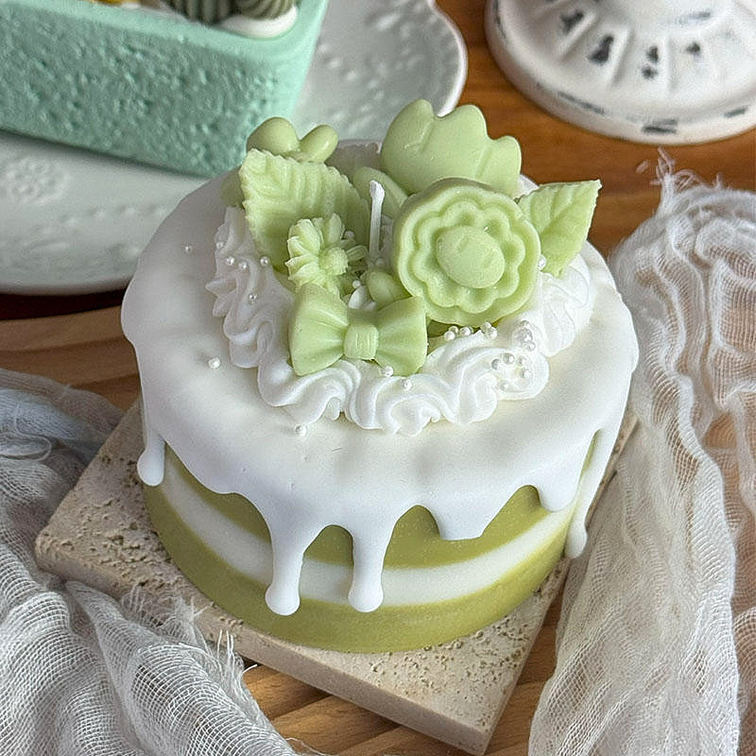 Polar bear two-color cake and green flower two-color cake shape aromatherapy candles with apple cinnamon and vanilla fragrance are suitable for birthday gifts, desktop decorations, wedding gifts