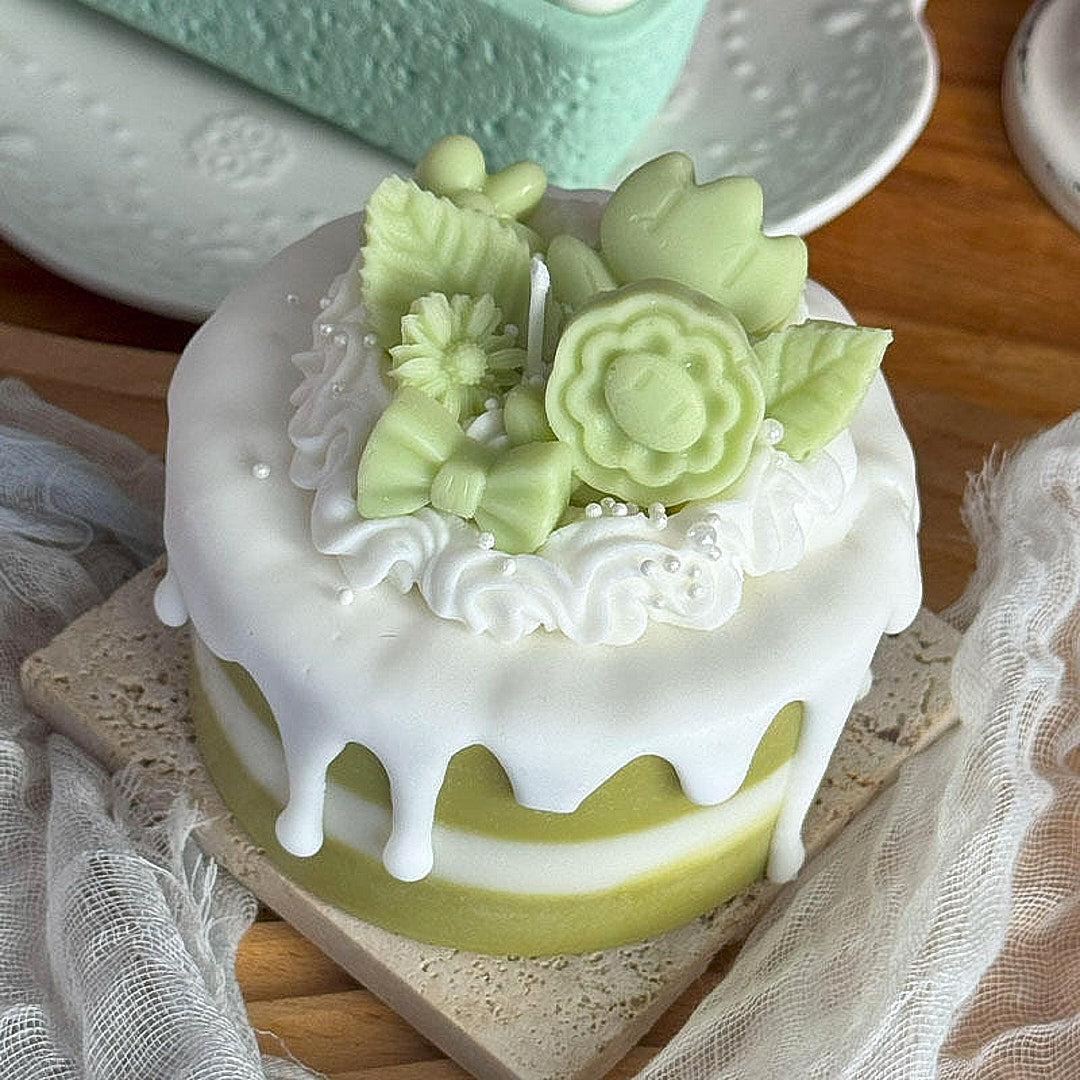 Polar bear two-color cake and green flower two-color cake shape aromatherapy candles with apple cinnamon and vanilla fragrance are suitable for birthday gifts, desktop decorations, wedding gifts