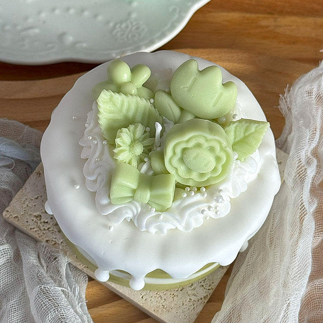 Polar bear two-color cake and green flower two-color cake shape aromatherapy candles with apple cinnamon and vanilla fragrance are suitable for birthday gifts, desktop decorations, wedding gifts